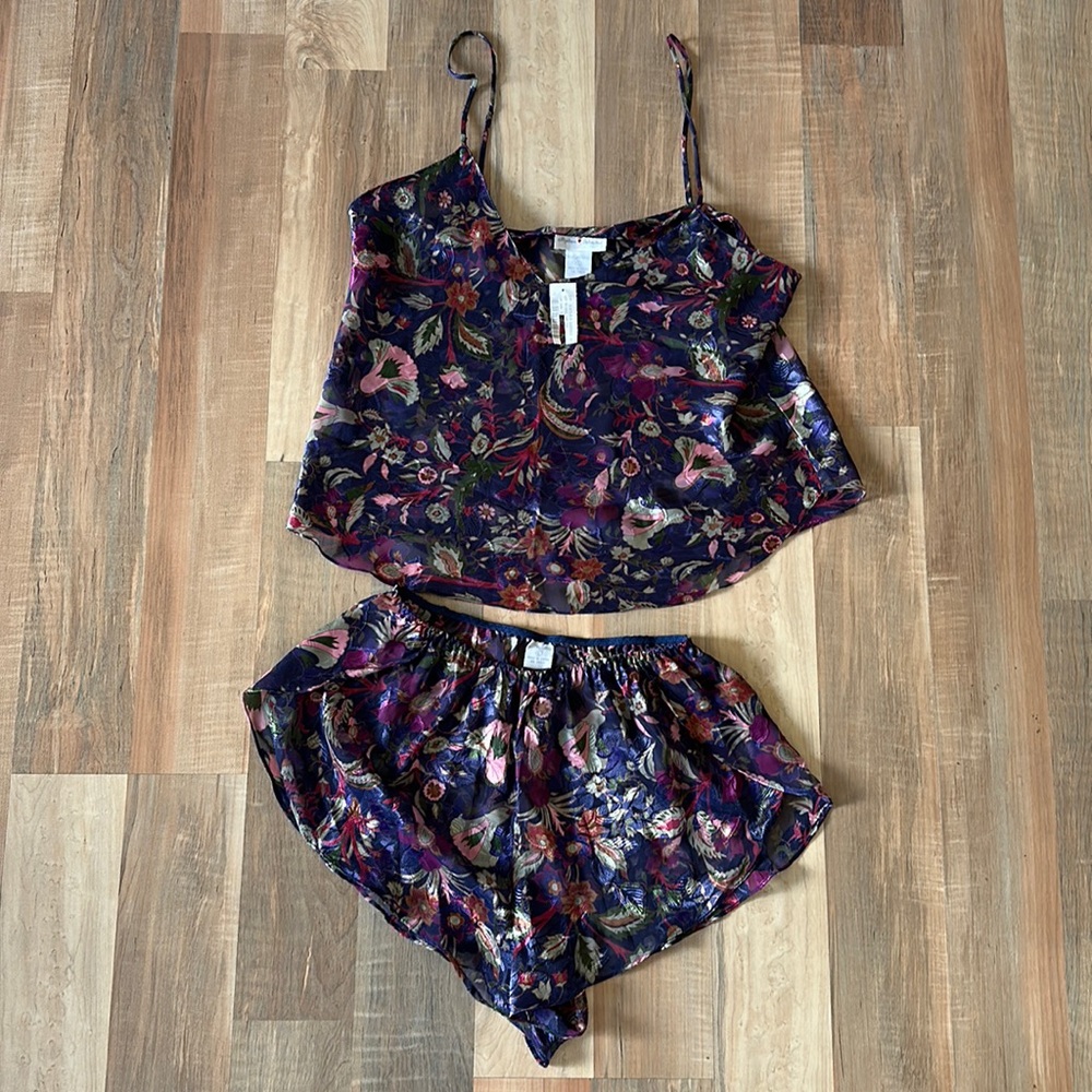Mystique Intimates shorts and top size small. Robe is one size. Vintage new NWT